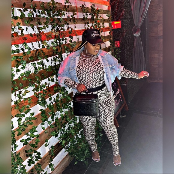 Meet your Posher, Neet - Picture 4 of 17